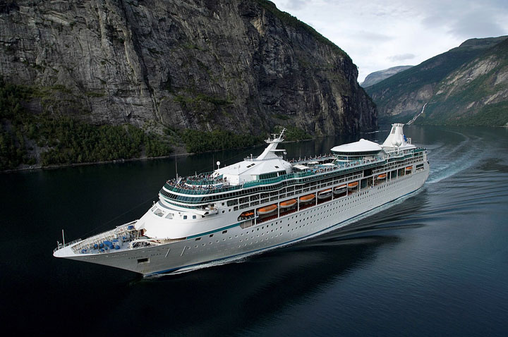 로얄캐리비안 인챈트먼트호 (Enchantment of the Seas) – 비전 클래스